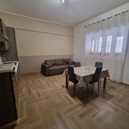 B&m Apt2