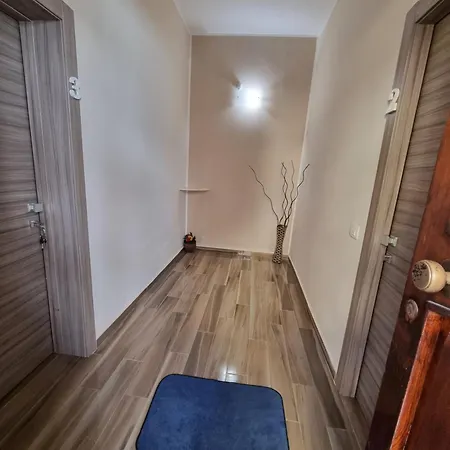B&m Apt2
